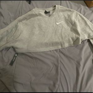 GRAY NIKE CROPPED SWEATER NEVER WORN - S